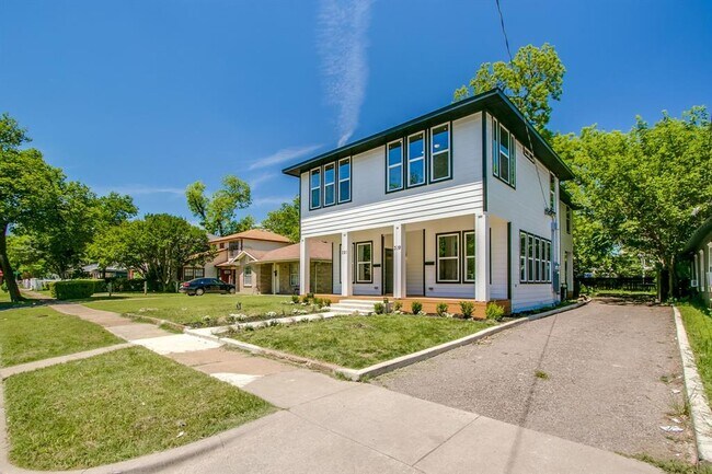 Building Photo - 1441 N Beckley Ave