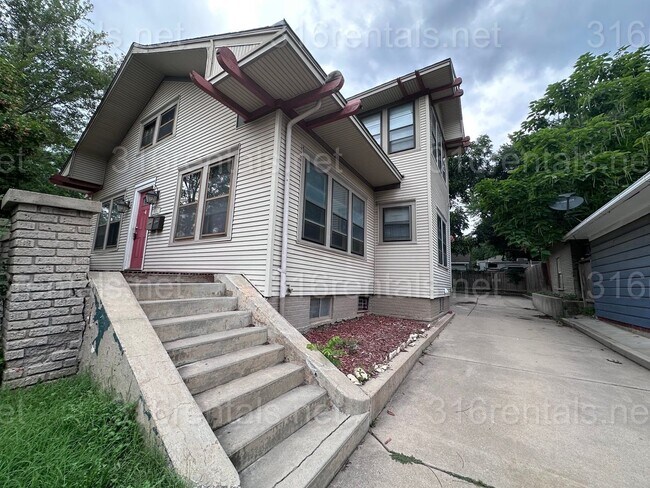 Primary Photo - $875 - 3 bed 1 bath - Beautiful apartment ...