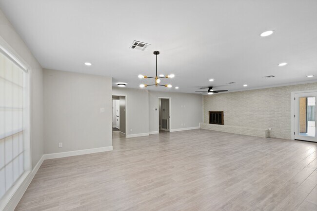 Building Photo - 5911 Rutherglenn Dr
