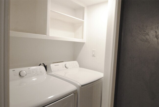 Building Photo - 8427 Hearth Dr