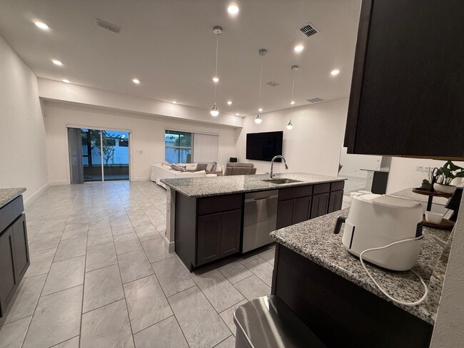 Building Photo - 878 SW Haas Ave