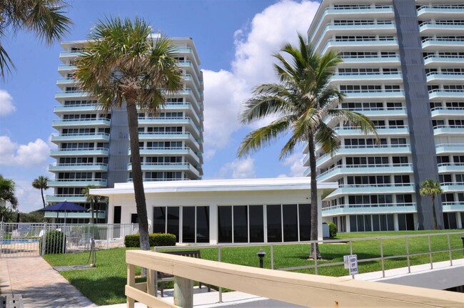 Building Photo - 3554 Ocean Dr