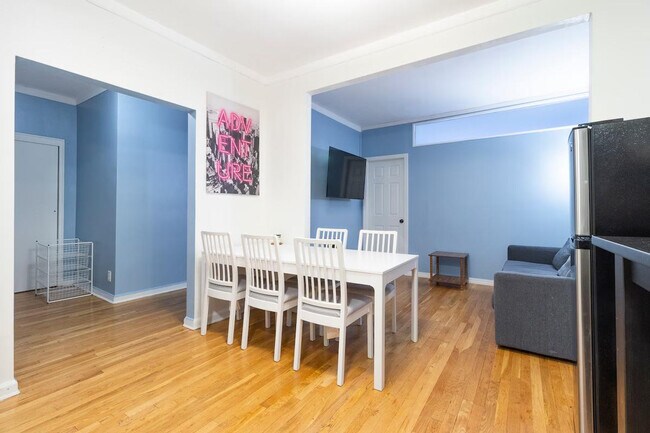 Building Photo - 340 E 80th St