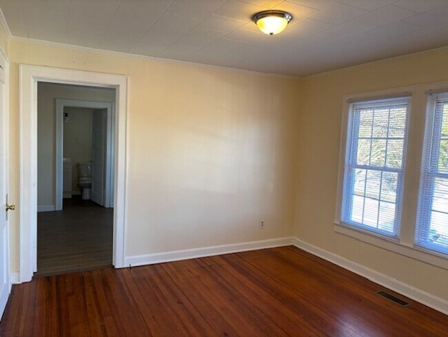 Building Photo - 1917