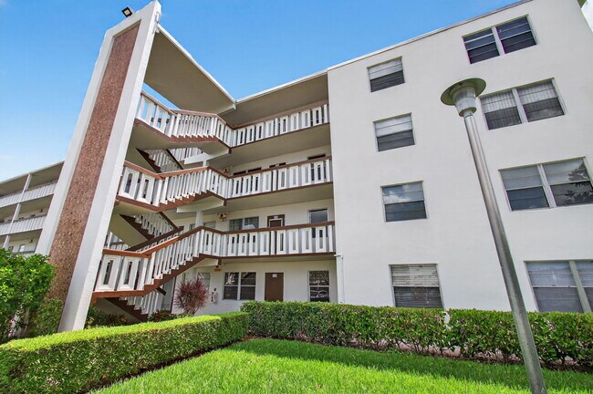 Building Photo - 3038 Hythe A
