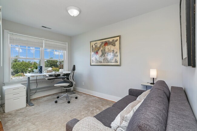 Building Photo - 1810 Fairfield Beach Rd