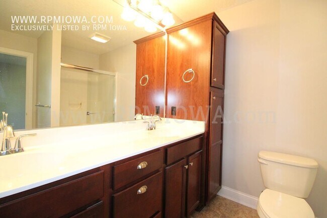 Building Photo - UPDATED KITCHEN!! 3 Bedroom, 2.5 Bath Home...