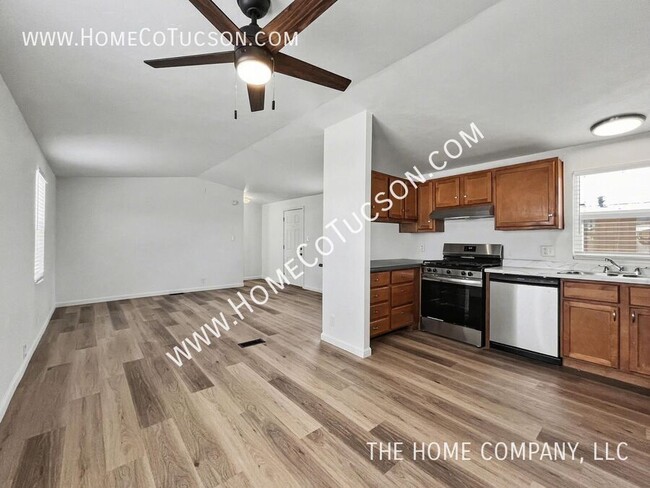 Building Photo - 9950 N El Uno Minor