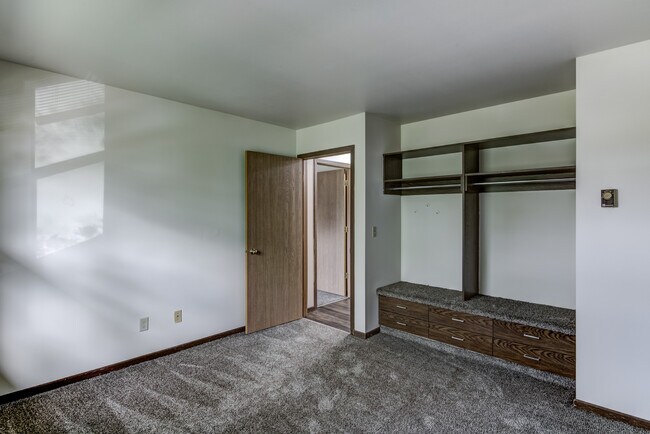 Building Photo - 1032 Imperial Cir
