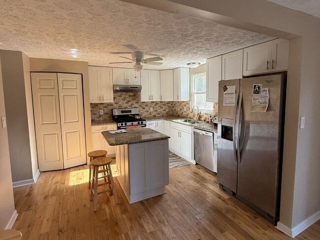 Building Photo - 1733 Ellenwood Dr NE