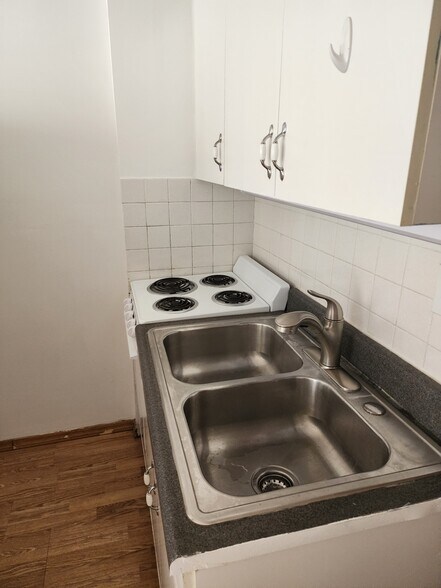 Building Photo - 1560 Kanunu St