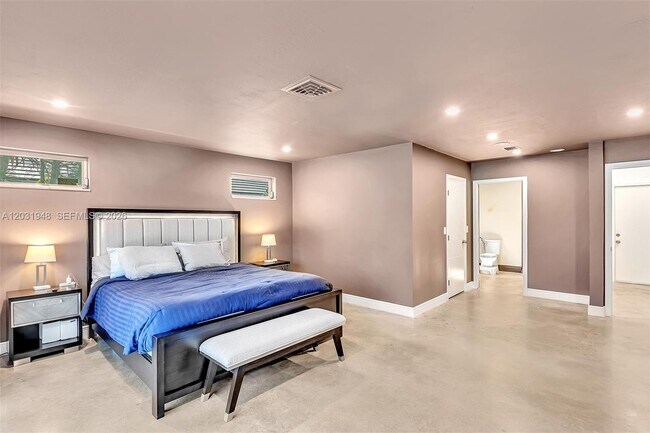 Building Photo - 5602 S Travelers Palm Ln