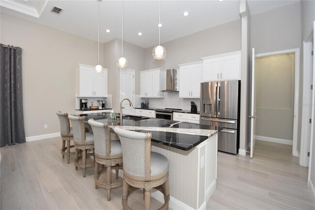 Building Photo - 13 Elder Dr