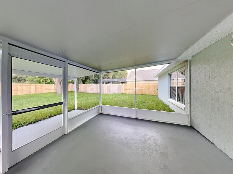 Building Photo - 3826 Bayshore Cir