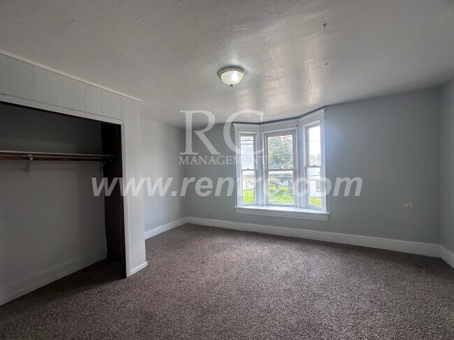 Building Photo - 1135 Jackson-