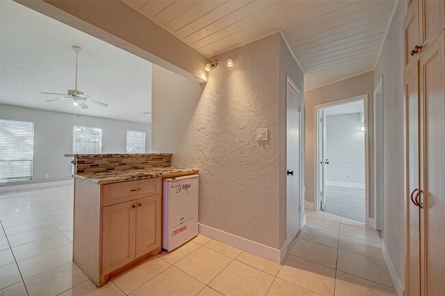 Building Photo - 6311 Crestside Dr