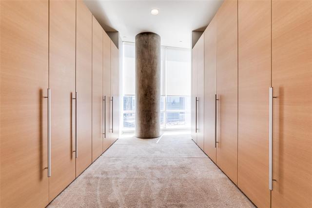 Building Photo - 2430 Victory Park Ln