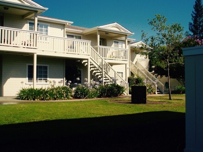 Building Photo - Downstairs Spacious 2 Bedroom 1 Bath Unit just minutes from the Sonoma Plaza