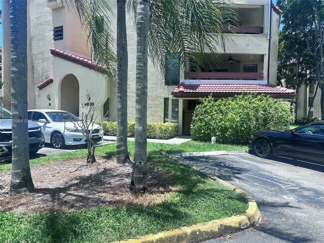 Building Photo - 8810 SW 123rd Ct