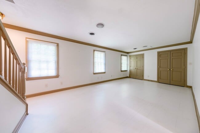 Building Photo - Elegant Townhome in Colonial Williamsburg