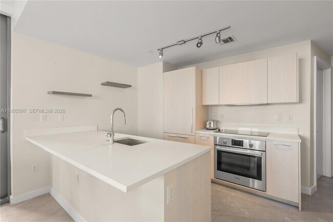 Building Photo - 501 NE 31st St