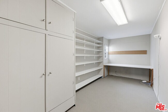 Building Photo - 820 Crestmoore Pl