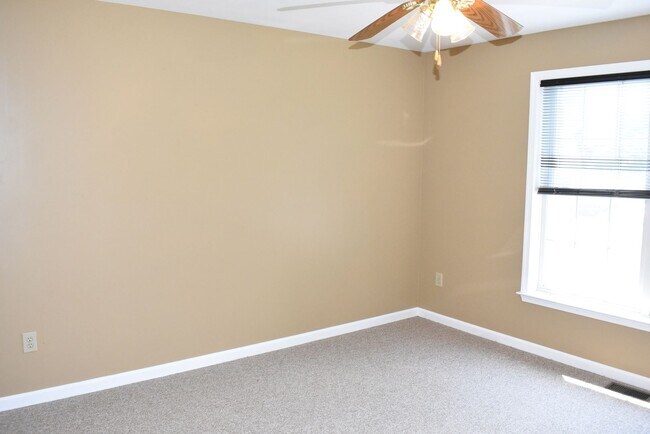 Building Photo - A Great South Stafford Location!