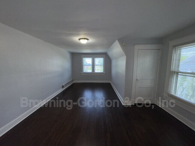 Building Photo - 1517 Bernard Ave