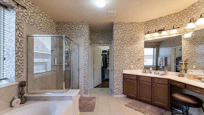 Building Photo - 17915 Quiet Loch Ln