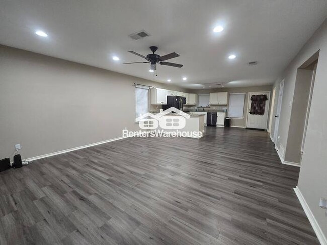 Building Photo - MOVE IN READY - IRVING - 3BEDS 2BATHS