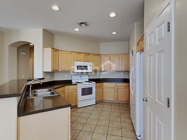 Building Photo - 10146 W Cordes Rd