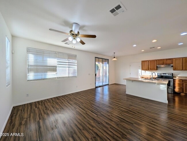 Building Photo - 3848 E Pollack St