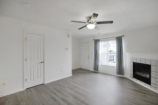 Building Photo - An adorable home! Pets Welcome!