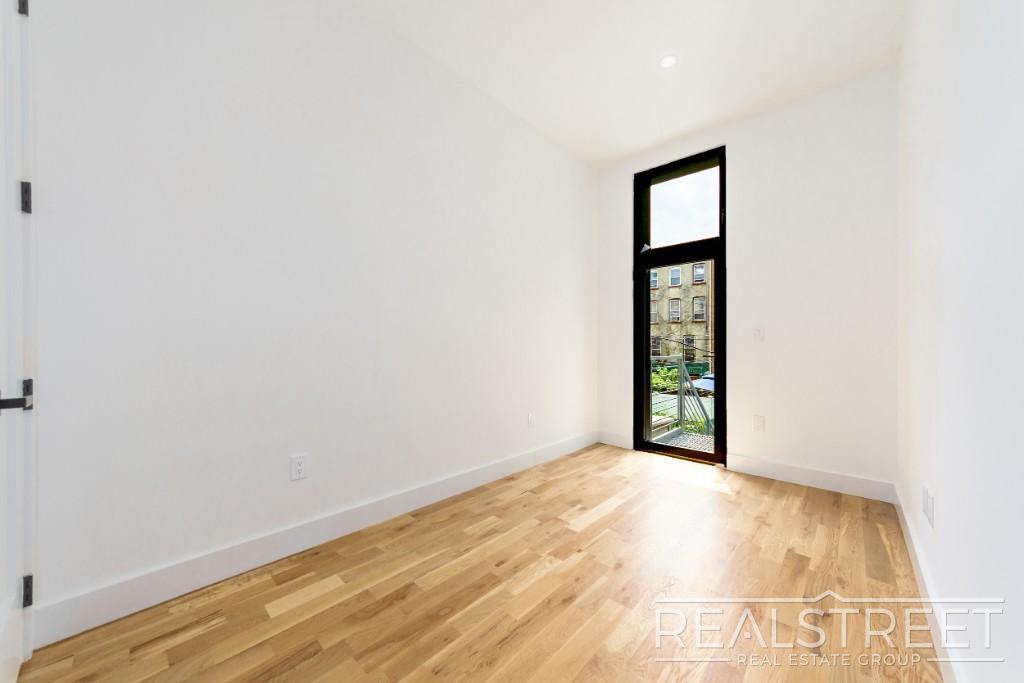Building Photo - Stunning New 2 Bed 2 Bath with Backyard in Bed Stuy Townhouse
