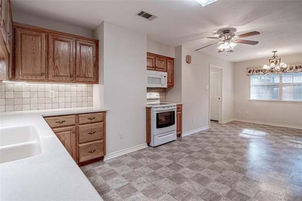 Building Photo - 203 Pine Valley