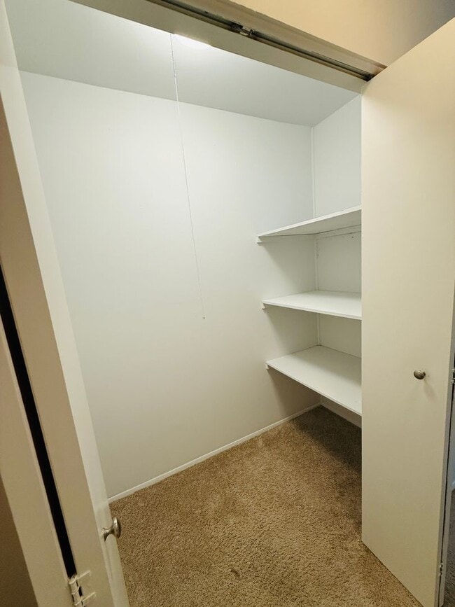Building Photo - Spacious 2 Bedroom Hazelwood Apartment