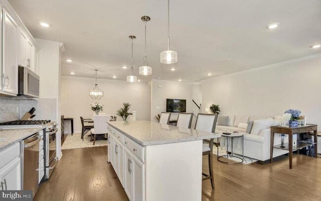 Building Photo - 23235 Milltown Knoll Square