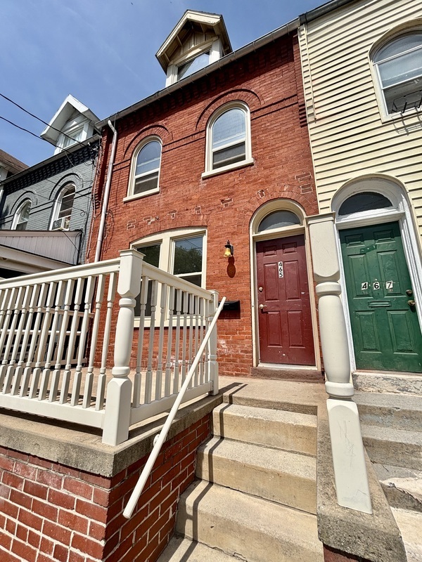 Building Photo - 465 E Strawberry St