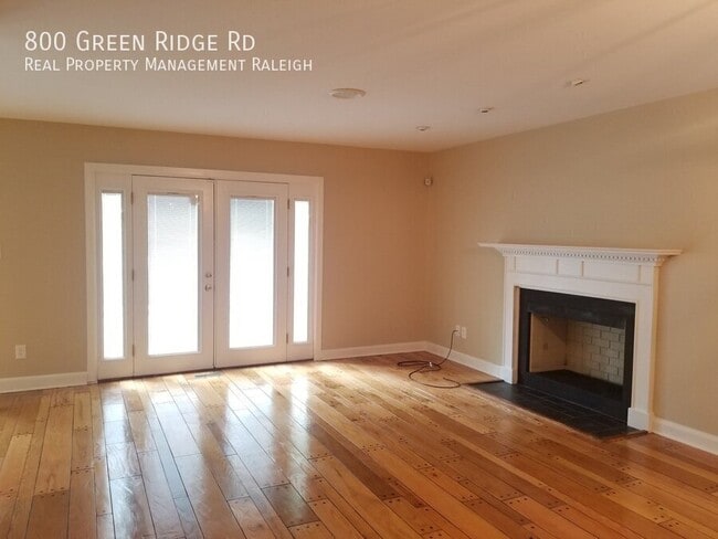 Building Photo - 800 Green Ridge Dr