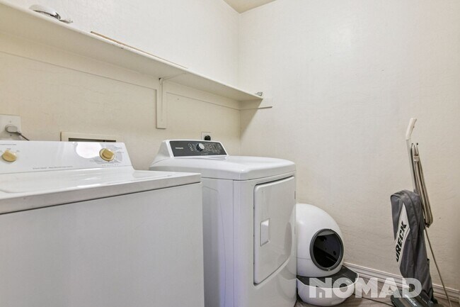 Building Photo - Spacious 4BR House in Litchfield Park