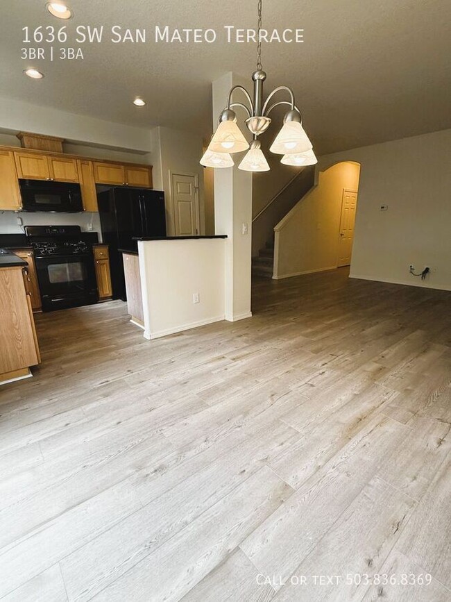 Building Photo - 1636 SW San Mateo Terrace