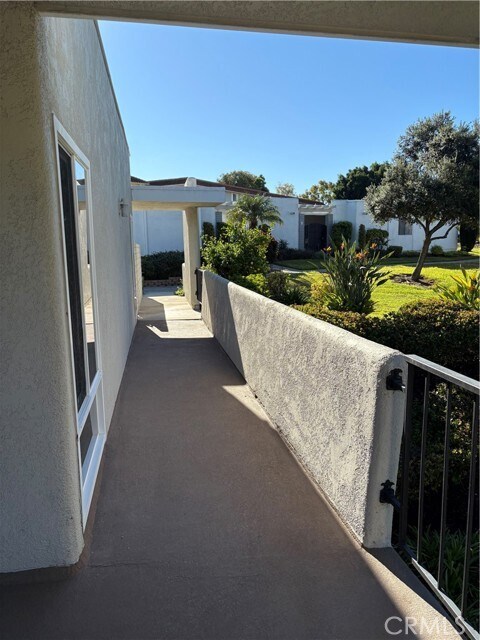 Building Photo - 2280 Via Mariposa W