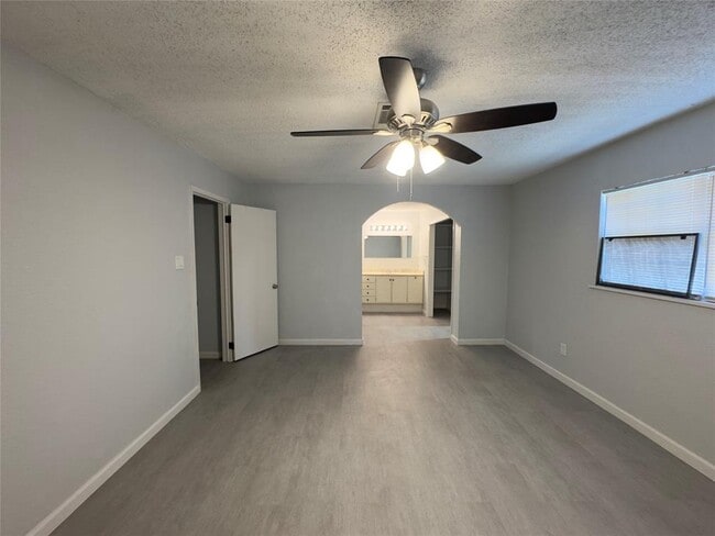 Building Photo - 821 Guadalupe St
