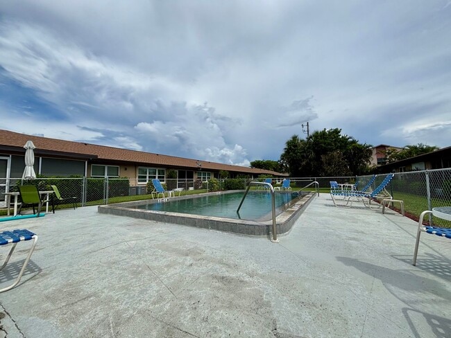 Building Photo - Recently Renovated Rental in Desirable Cap...