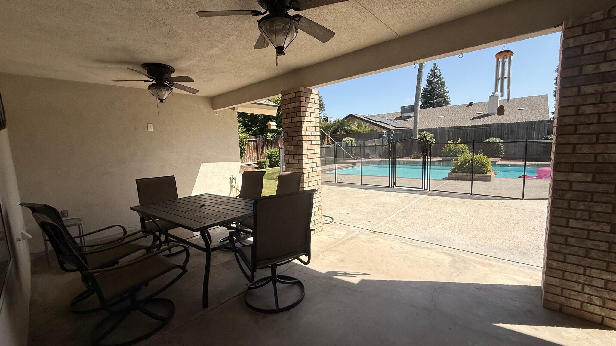 Building Photo - 9404 High Oak Dr