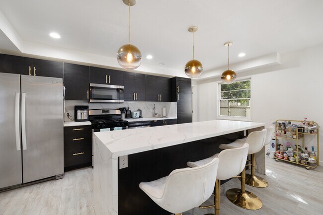 Building Photo - 6162 Mary Ln Dr