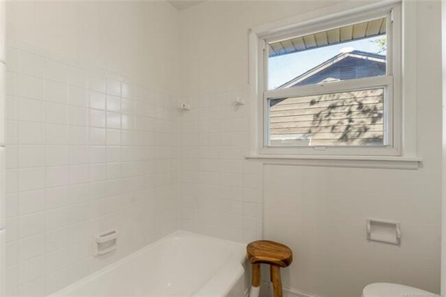 Building Photo - Beautifully Renovated 3-Bed, 2-Bath Home i...