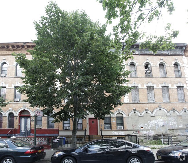 Building Photo - 320 Eldert St