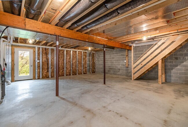 Building Photo - 7870 Briarwood Dr