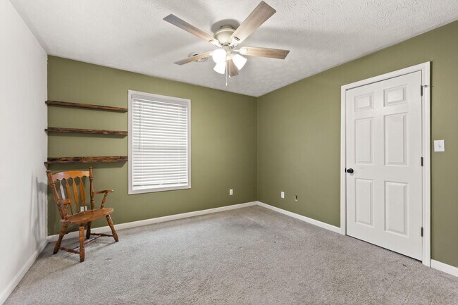 Building Photo - 180 Lilly Ln